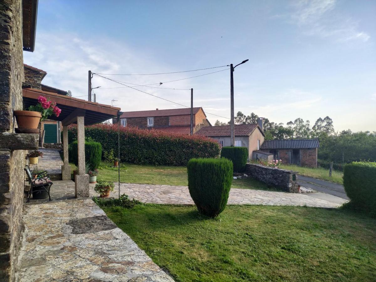 فيلا Casa O Castelo En Touro المظهر الخارجي الصورة