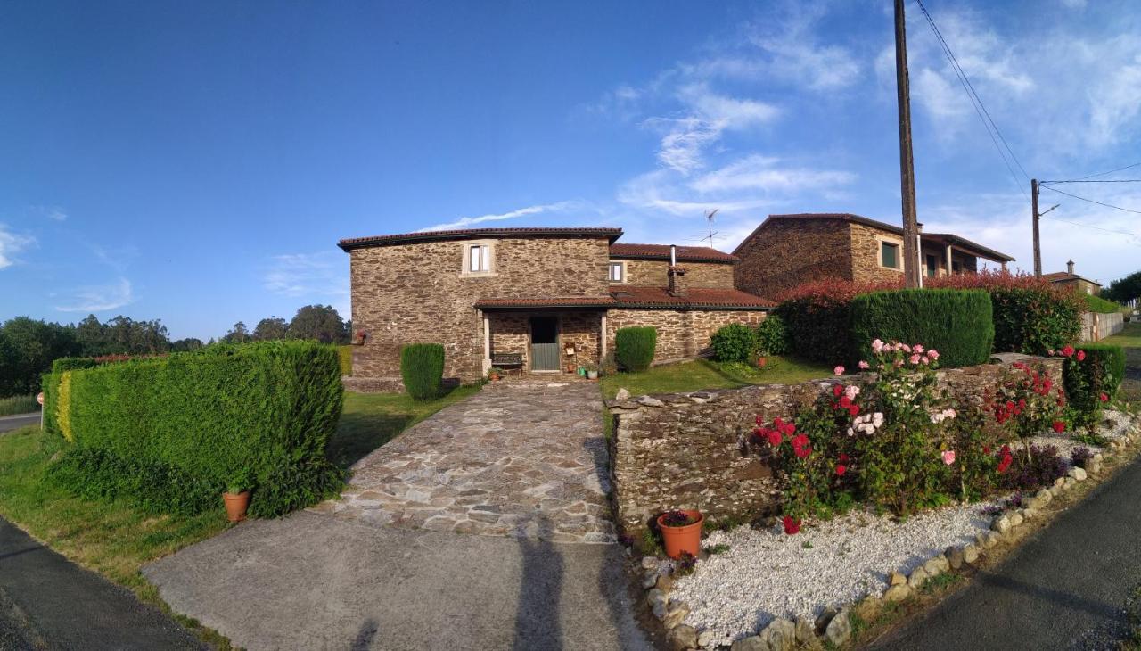 فيلا Casa O Castelo En Touro المظهر الخارجي الصورة